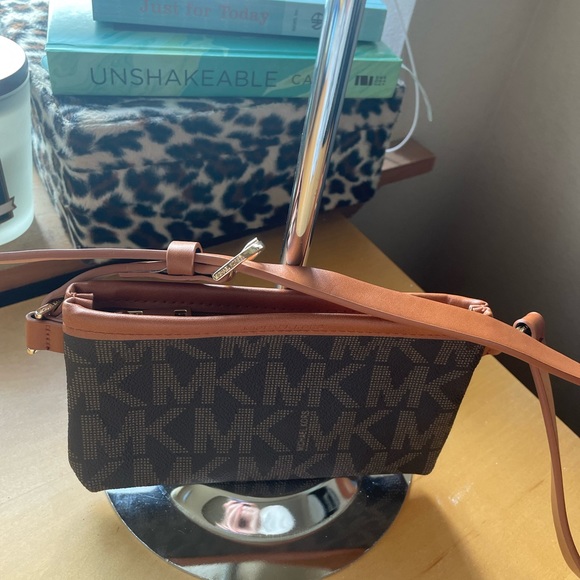 Michael Kors Belt-bag NWOT - Picture 12 of 15